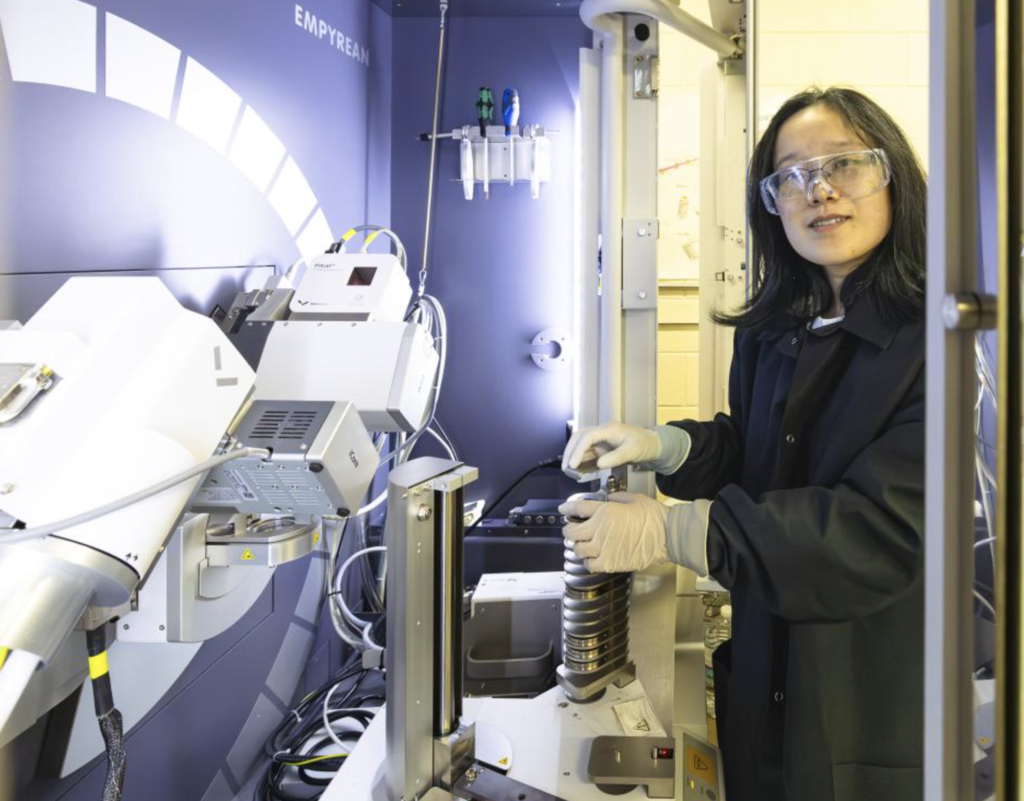 O țară europeană a realizat prima baterie cu stare solidă produsă în serie. Va oferi o încărcare în 5 minute și promite să schimbe industria