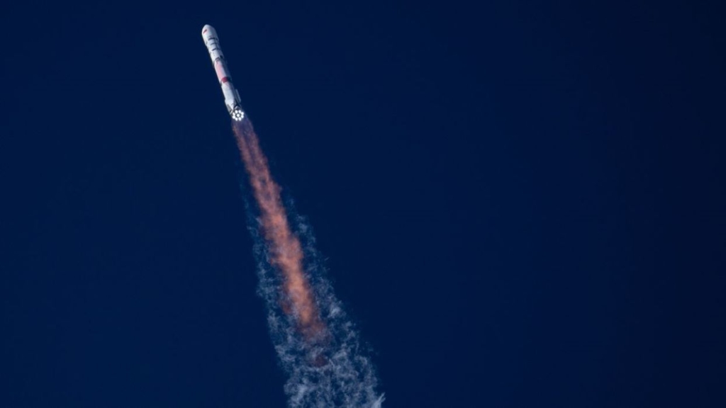 O rachetă chineză este pe cale să cadă Pământ. România a ieșit din zona de risc. Toată lumea e cu ochii spre cer UPDATE HARTĂ