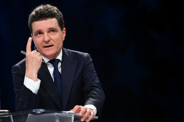 Nicuşor Dan, despre afirmaţia că nu merge teleleu la Davos: Dincolo de acest cuvânt pe care opinia publică l-a redescoperit, românii, în mai 2025, au votat o schimbare. A face altfel, în opinia mea, înseamnă să nu mai facem lucruri de formă