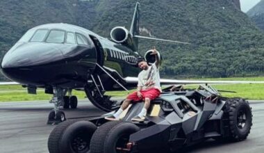 Neymar și-a etalat flota de 50 mil. €. FOTO. Avion privat, elicopter și o replică a mașinii lui Batman! Ce mai include colecția