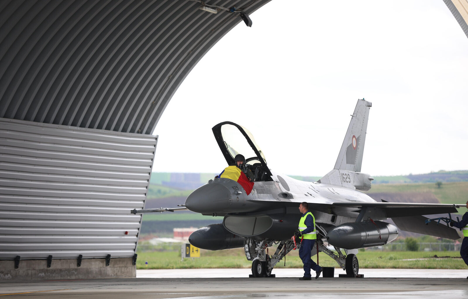 Dezvăluiri din interior despre construcția unei baze de avioane F-16. „Casa” Escadrilei 48 a României de la Câmpia Turzii, finalizată înainte de termen
