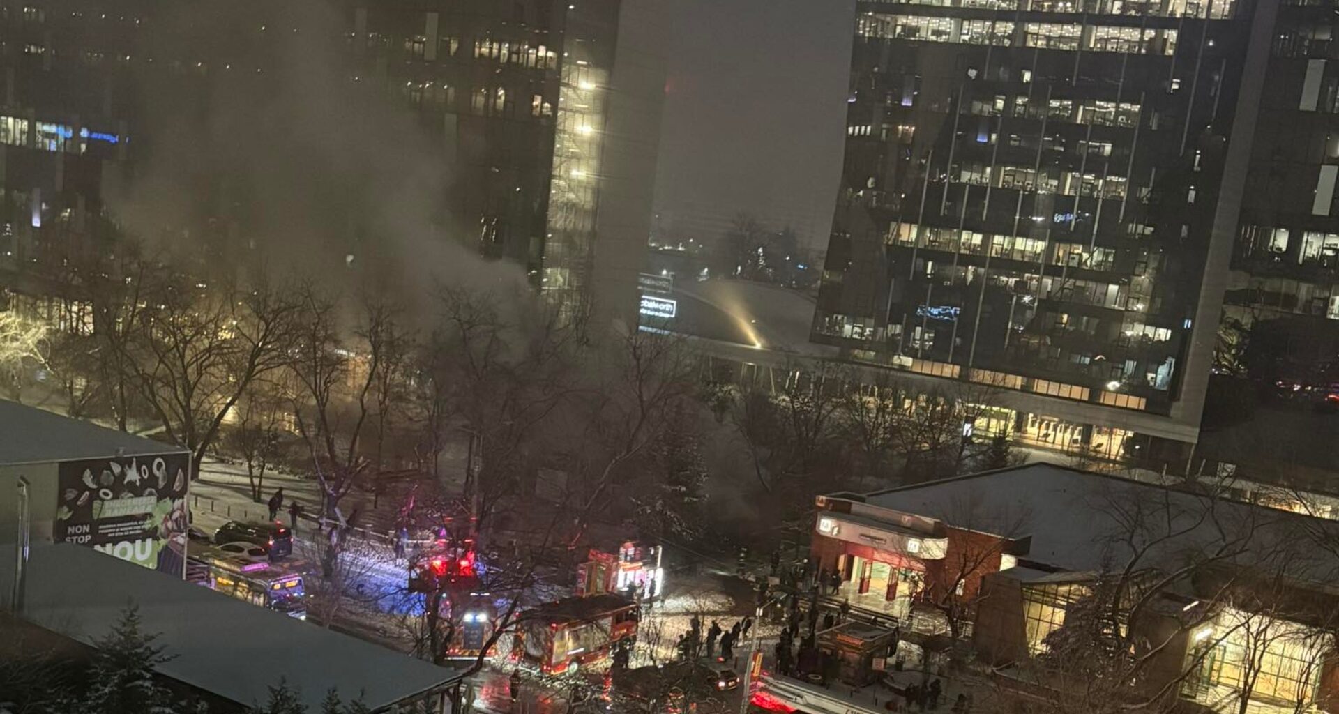 B365 - BREAKING | Incendiu lângă stația de metrou Pipera, unde arde Simigeria lui Matei. Echipe de intervenție la fața locului, se circulă pe o singură bandă