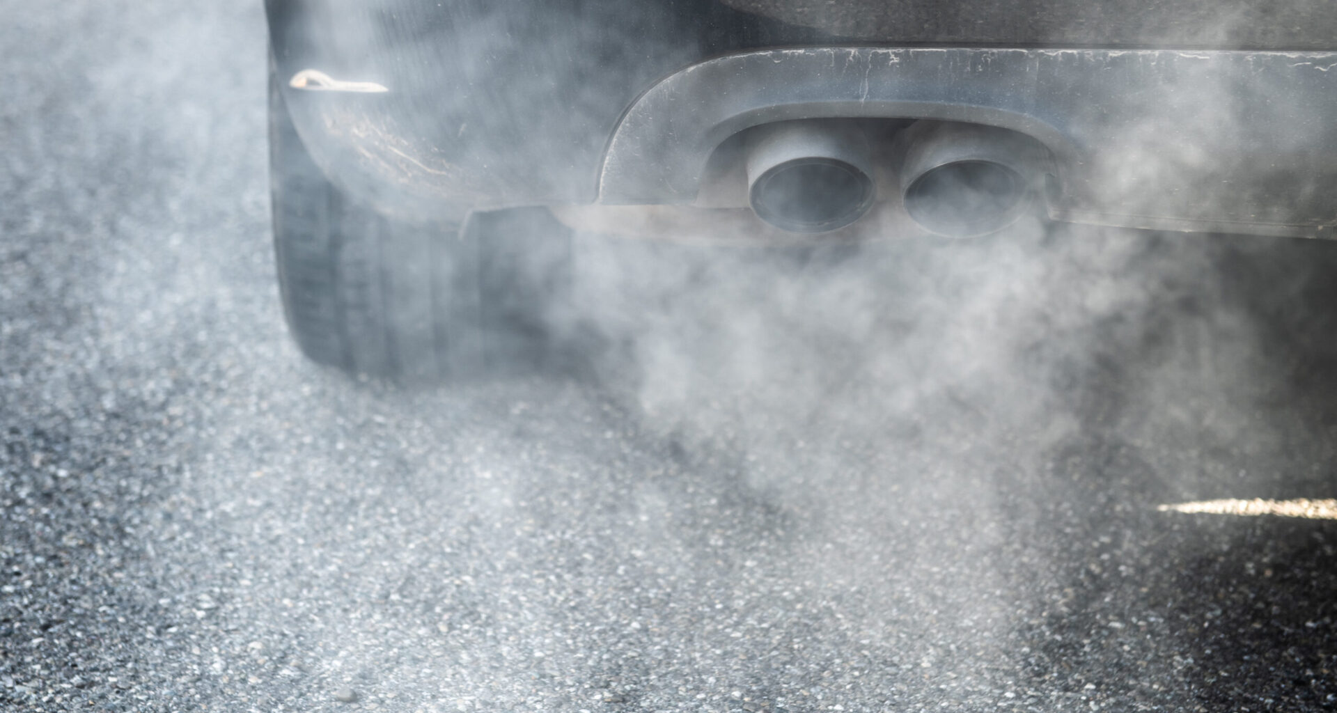 mașină care poluează