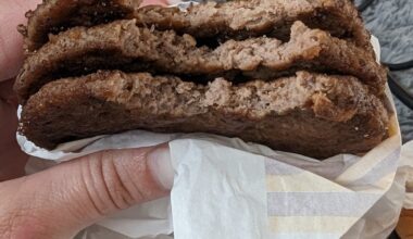 Un studiu arată că persoanele care consumă carne au șanse mai mari să trăiască până la 100 de ani. Dar există o condiție