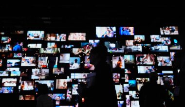 FOTO VIDEO Cum arată un companion anime cu AI care te urmărește de pe birou / Cele mai neobișnuite produse dezvăluite la expoziția tehnologică CES 2026