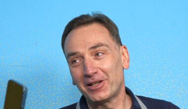 Radu Banciu da, Radu Naum nu. De ce nu a mers proiectul tip „Late night show” cu Naum și Banciu. „Florin Piersic a aruncat cu microfonul prin emisiune”