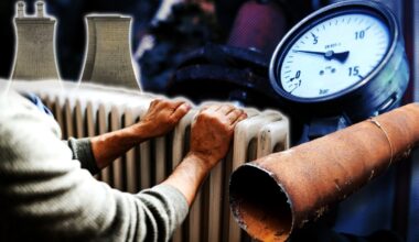 „La Kiev se bombardează țevi, la noi crapă singure”