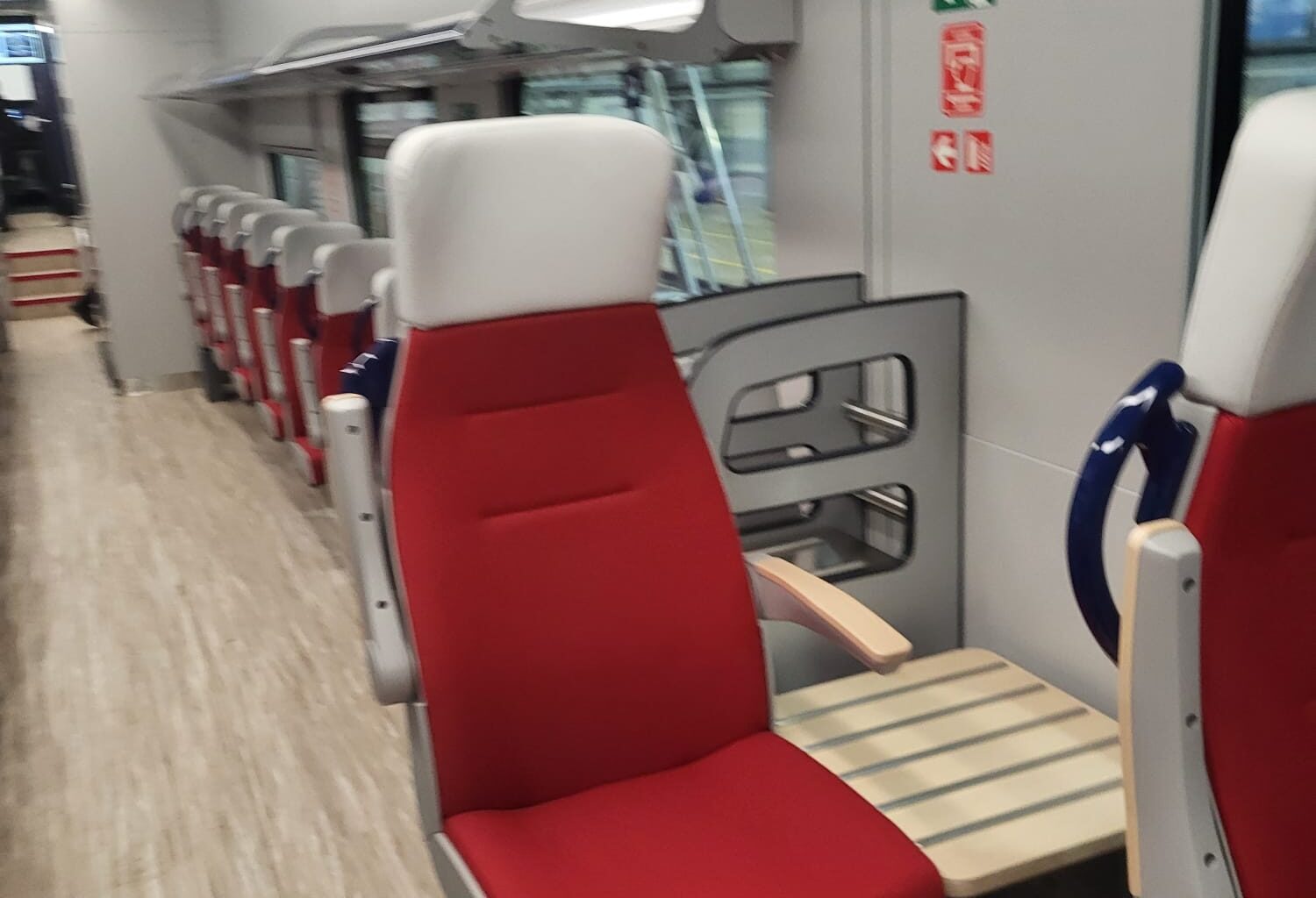 Cum și-au împărțit pe rute CFR Călători și Interregional ramele Alstom