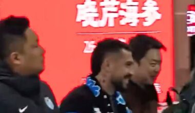 Stanciu a ajuns în China! VIDEO. Nebunie la aeroport. Zeci de fani l-au așteptat pe mijlocaș după mesajul clubului. Cu cine semnează