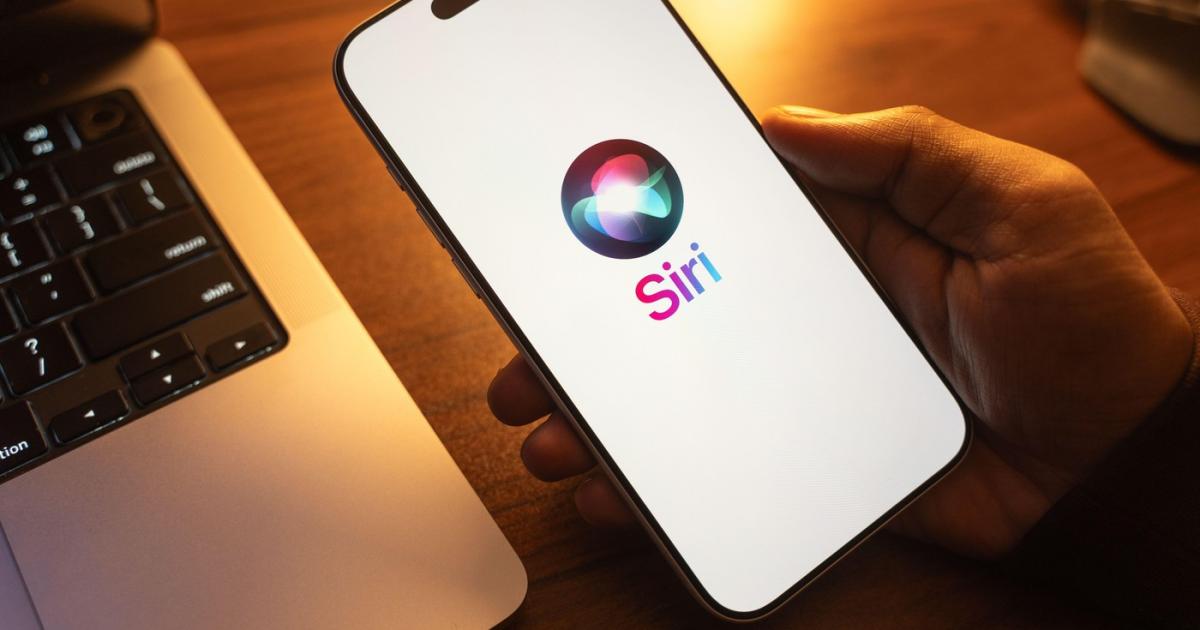 Apple pregătește un Siri chatbot cu AI în stil ChatGPT. Lansarea oficială, așteptată în iunie 2026