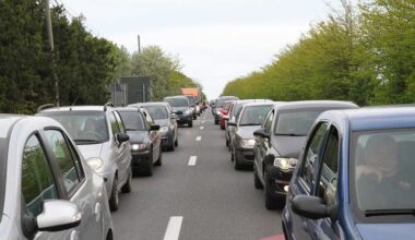 Guvernul explică de ce cresc impozitele pentru autovehiculele hibrid şi din ce cauză acestea sunt diferenţiate, în funcţie de emisiile de dioxid de carbon