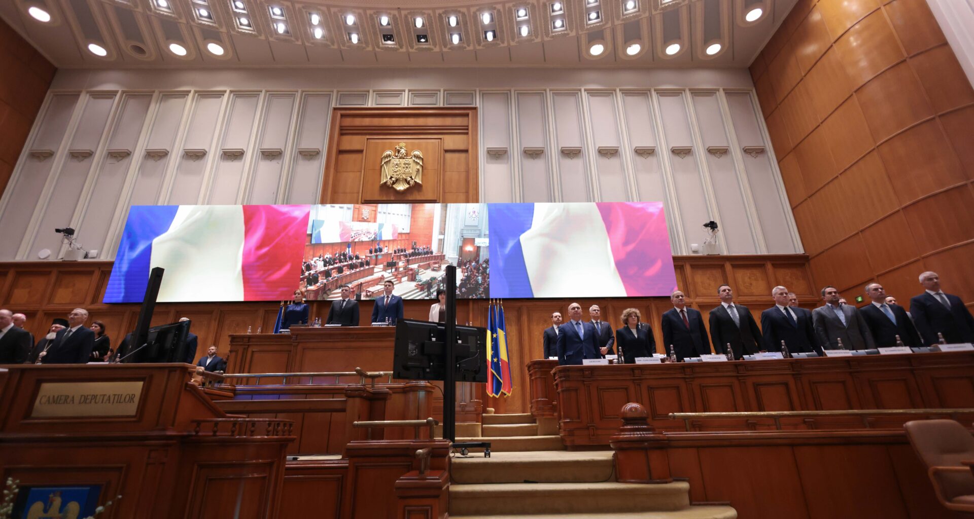 „Să nu ne mire ce va urma”. Un analist explică criza profundă de încredere în instituțiile politice. Parlamentul, la cote minime