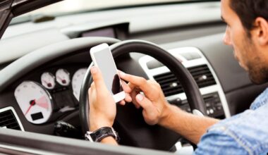 Un șofer a ucis un pieton pe trecere, în timp ce stătea pe telefon, și a primit doar o amendă modestă