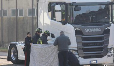 Șofer român de TIR, descoperit mort în cabină, într-o parcare din nordul Italiei