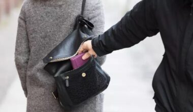 Noua metodă a hoților din Napoli. Cum acționează fără să lase urme: „Nu am simțit nimic”