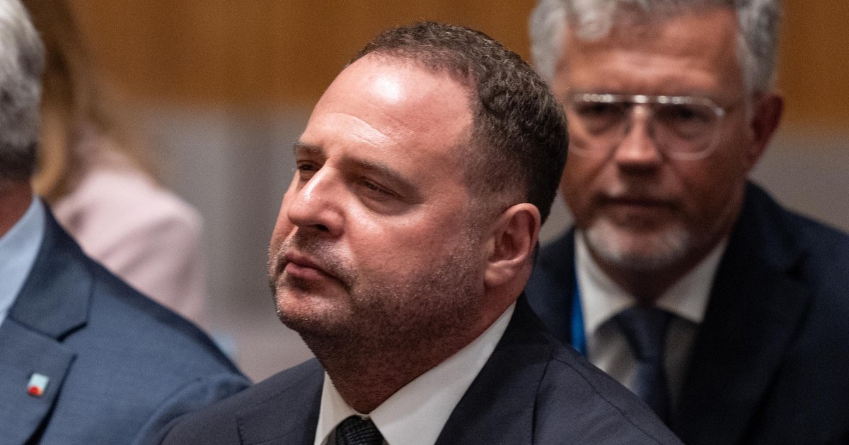 Ritualuri de magie cu „apă de la morți” în biroul președintelui Zelenski. Andrii Ermak ar fi adus vrăjitori din străinătate