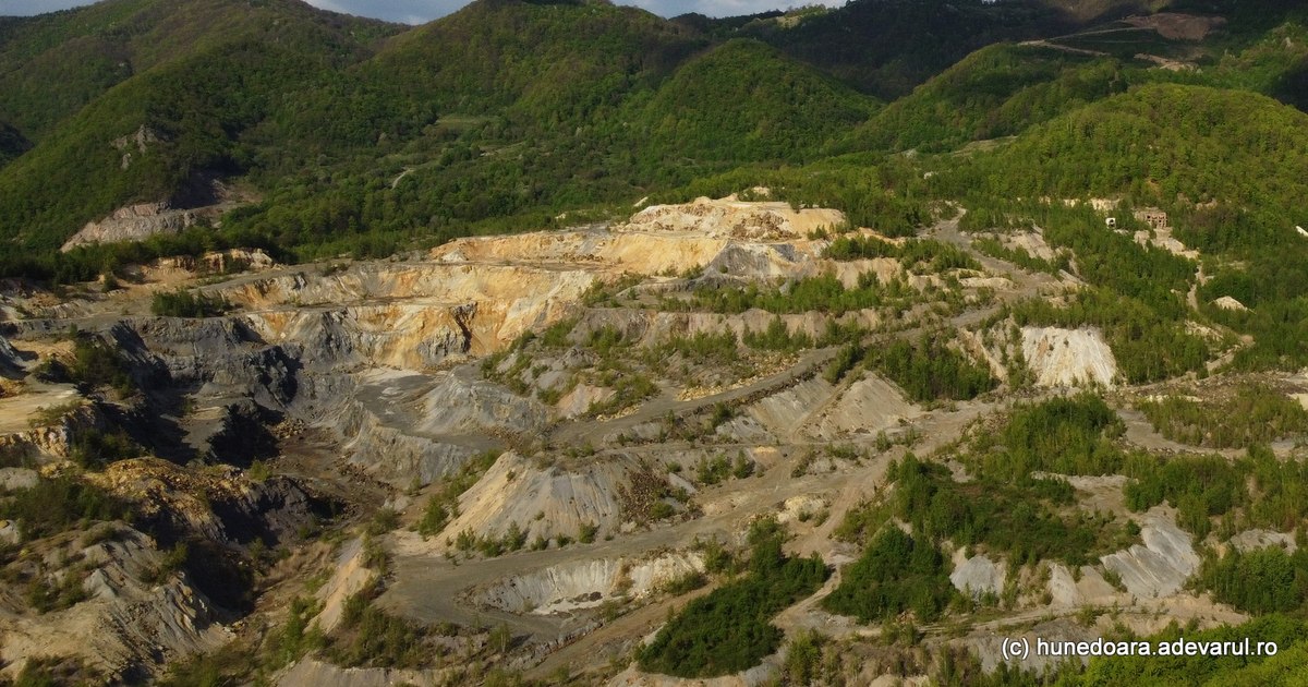 Proiectul minier de un miliard de dolari din Munții Metaliferi ajunge în instanţă săptămâna viitoare. Miza: peste 80 de tone de aur