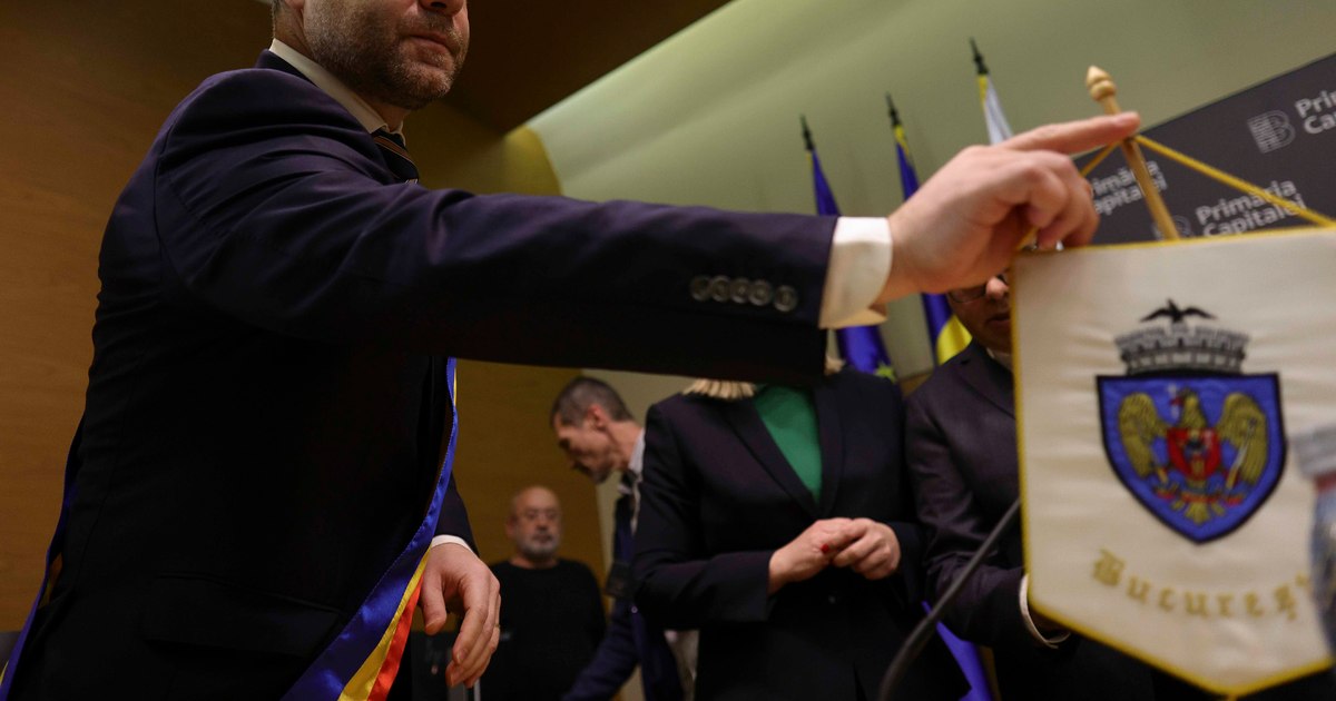 Ciprian Ciucu vrea să elimine gratuitatea STB pentru pensionarii cu venituri mari. Ce prevede inițiativa primarului general SURSE