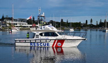 Erou la 13 ani: Adolescentul care a înotat 4 kilometri în apele agitate ale oceanului pentru a-și salva familia de la înec