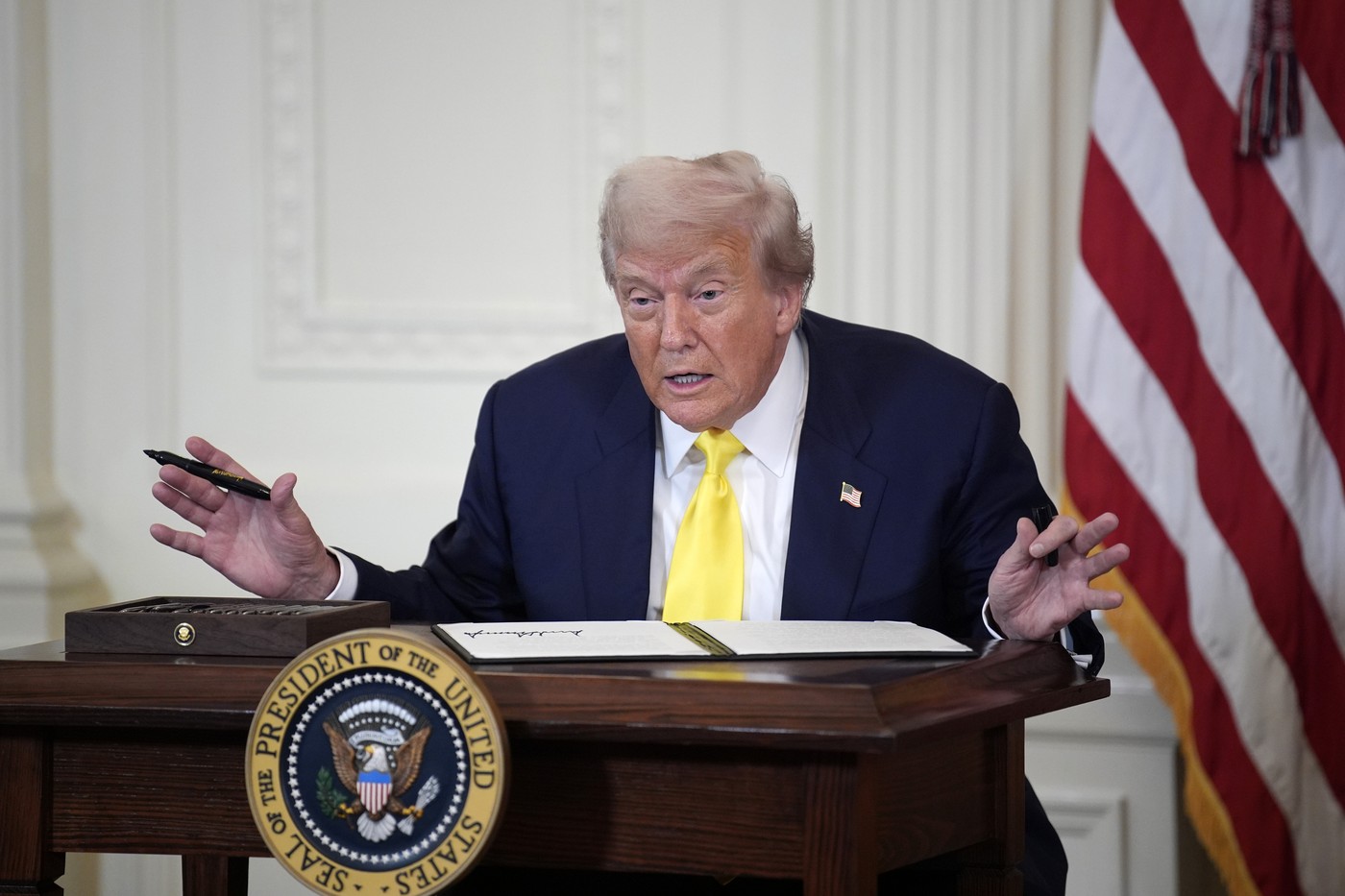 O glumă făcută pe scena premiilor Grammy l-a scos din sărite pe Donald Trump care a anunțat că îl va da în judecată pe autor: „Acest prezentator sărac, patetic, fără talent și drogat”