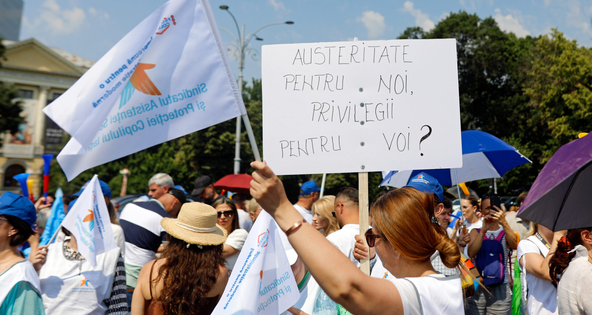Protest al sindicaliștilor din cadrul administrației locale și al asistenței sociale, în Piața Victoriei din București, marți, 8 iulie 2025. Inquam Photos / Mălina Norocea