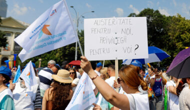 Protest al sindicaliștilor din cadrul administrației locale și al asistenței sociale, în Piața Victoriei din București, marți, 8 iulie 2025. Inquam Photos / Mălina Norocea