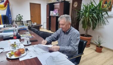 „Nu sunt Mama Omida, nici Dumnezeu, ca să rezolv”. Reacția primarului unde 50.000 de oameni nu au apă potabilă de trei luni