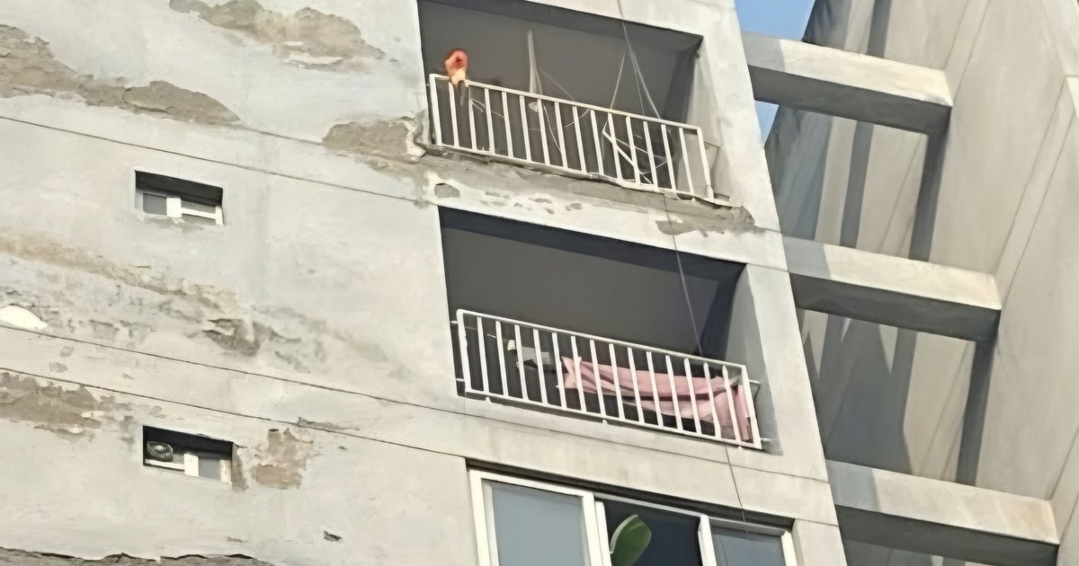 Trei surori în vârstă de 12, 14 și 16 ani au sărit în gol de la etajul nouă după ce părinții le-au luat telefonul