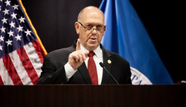 „Țarul Frontierelor” retrage sute de agenți ICE din Minnesota, dar avertizează că nu pleacă până când „nu terminăm toată treaba”