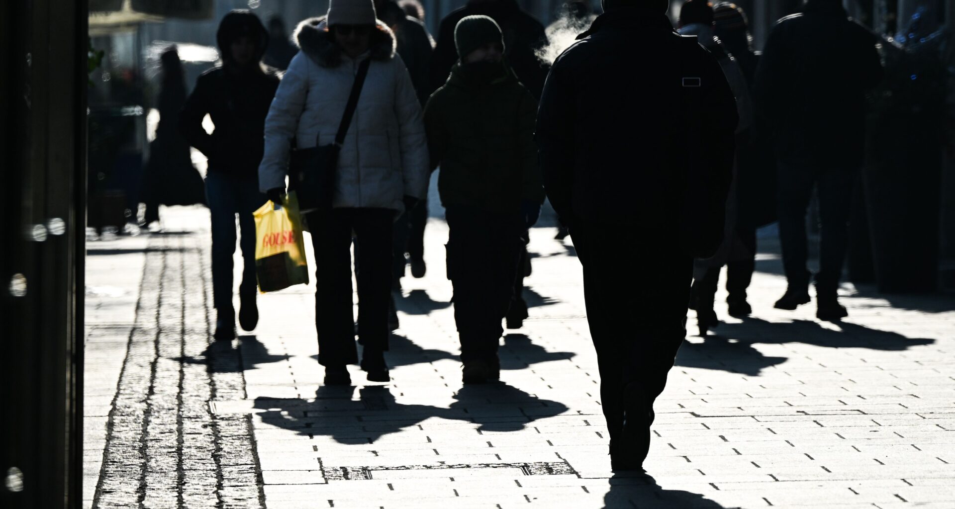 Sondaj: Europenii, tot mai pesimiști: majoritatea se tem de război și de terorism / Care ar trebui să fie prioritățile UE