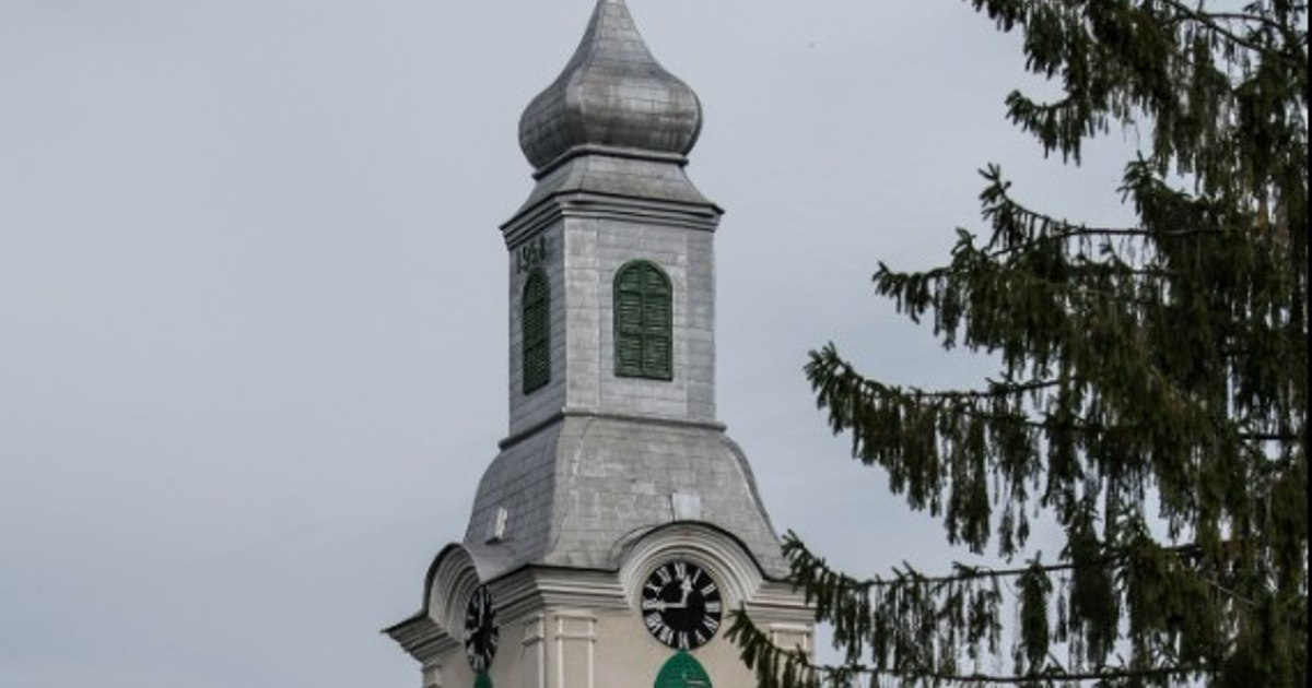 De ce s-a prăbușit turnul Bisericii Reformate din Cehu Silvaniei, vechi de 500 de ani: „Clopotele produceau vibrații constante”