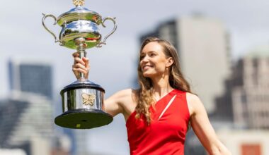 Elena Rybakina, „Lady in Red” la Antipozi » Ședință foto cu trofeul de la Australian Open