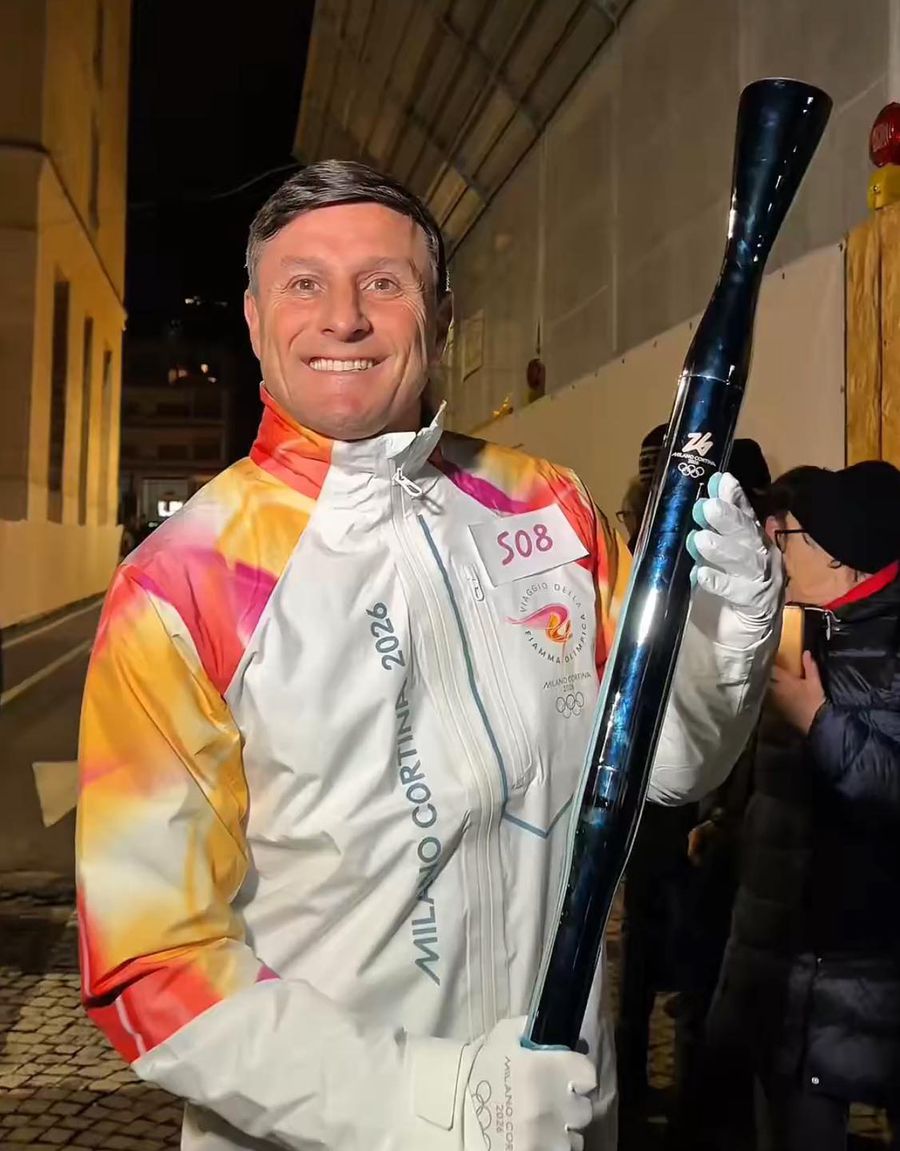 Imagini istorice la Milano! Cristi Chivu a purtat torța olimpică