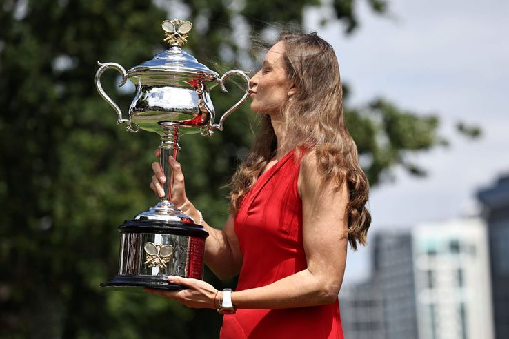 Elena Rybakina cu trofeul de la Australian Open Foto: Imago Images