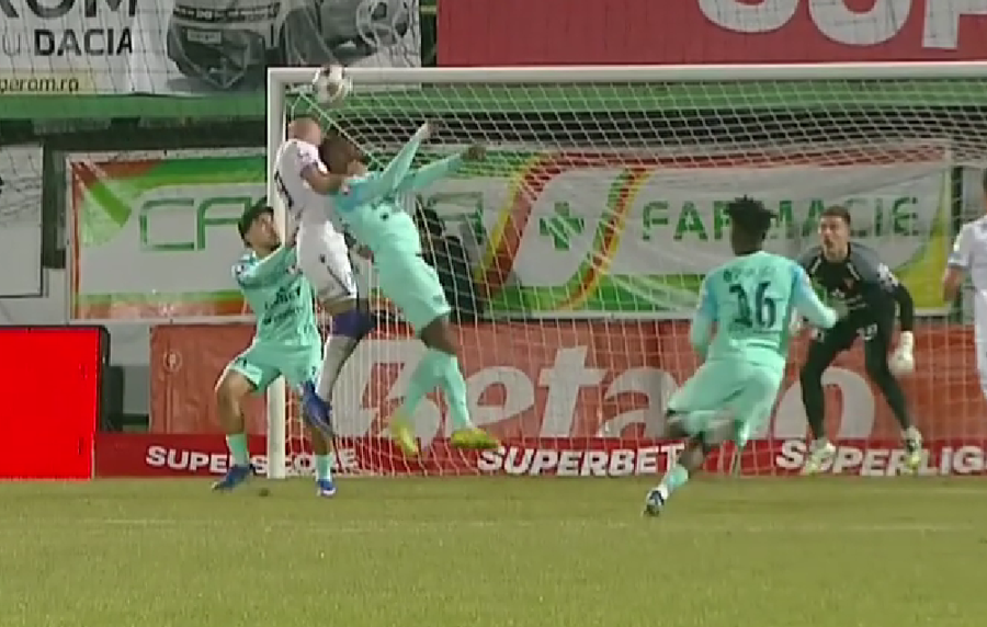 Adrian Porumboiu remarcă o greșeală flagrantă de arbitraj în ziua de sâmbătă din Superligă: „De ce nu s-a dus să revadă faza?!”