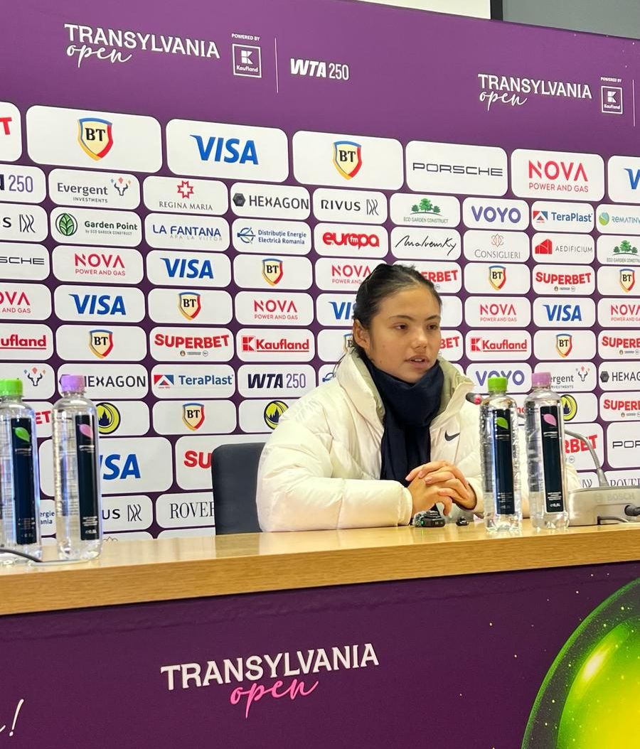 Emma Răducanu, la conferința de presă/Foto: David Istrate (GSP.ro) Debut în forță pentru Emma Răducanu la Transylvania Open! Mesaj în română pentru fanii din BTarena