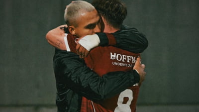 Fotbalistul de la Rapid a plâns după meci. Gestul minunat al suporterilor și al colegilor VIDEO