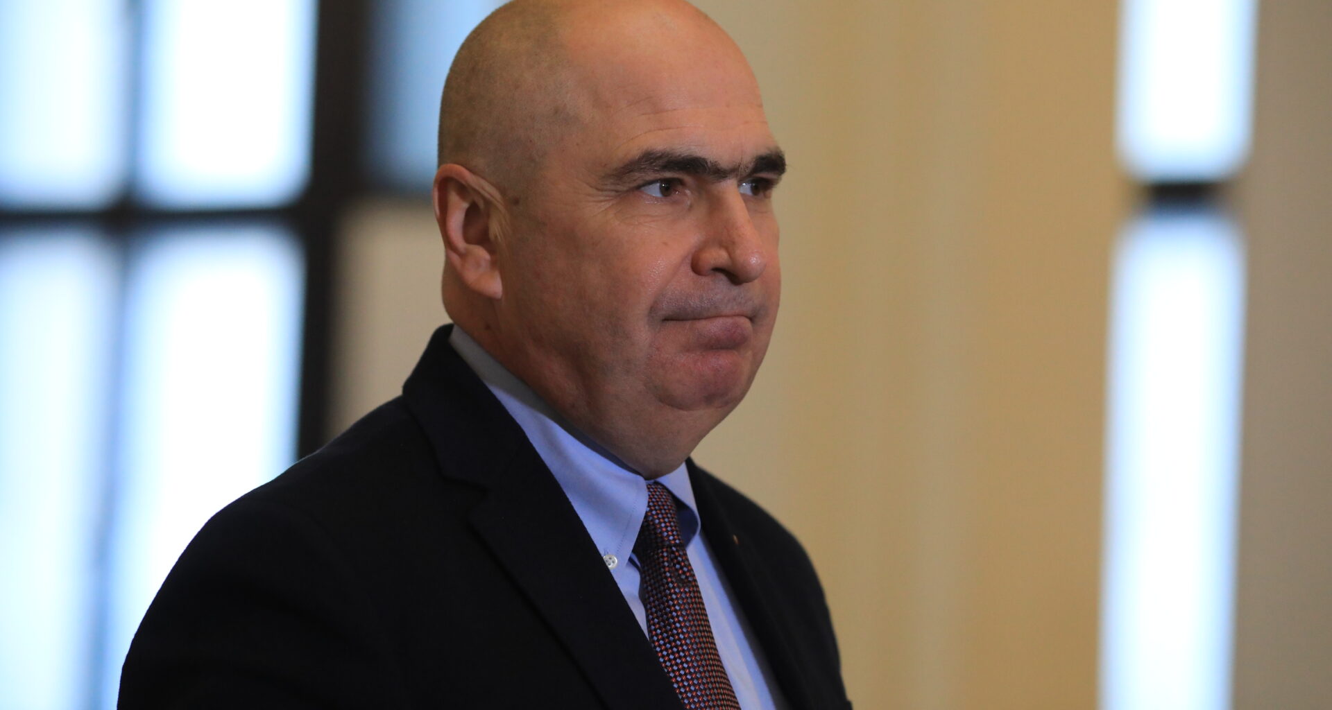 Culisele ședinței în care Bolojan a pierdut votul în înteriorul partidului. Cum a eșuat planul „10 dintr-o lovitură” al președintelui PNL