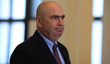 Culisele ședinței în care Bolojan a pierdut votul în înteriorul partidului. Cum a eșuat planul „10 dintr-o lovitură” al președintelui PNL