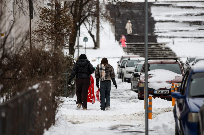 Ce amenzi s-au dat în București celor care nu și-au curăţat trotuarele de zăpadă şi gheaţă