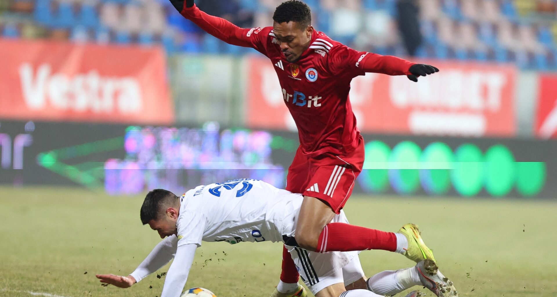 Unic în Superliga! Avem primul antrenor principal care a văzut meciul echipei lui „live” din sufragerie