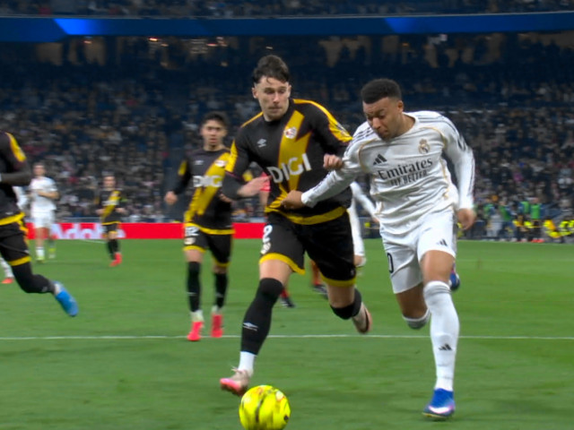 Andrei Rațiu a pus mâna pe Kylian Mbappe în careu și zeci de mii de oameni au reacționat la unison! Verdictul specialistului