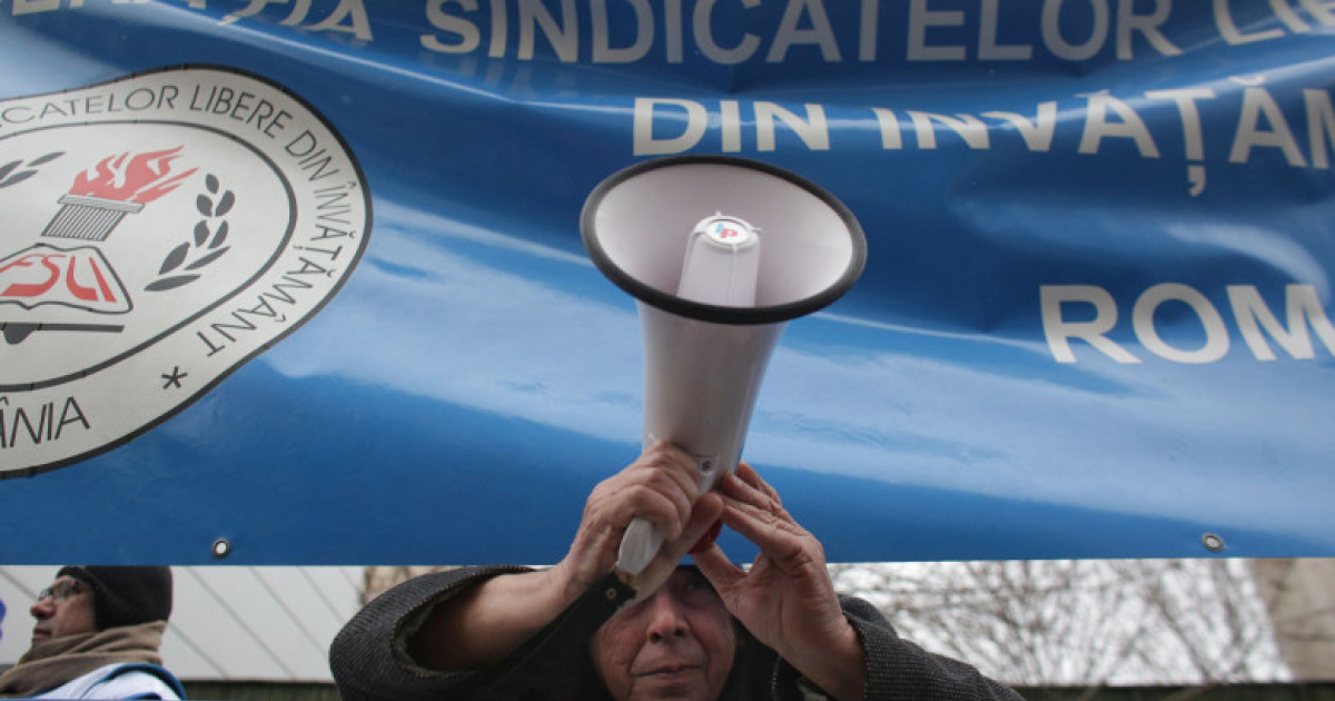 Profesorii și studenții protestează azi în fața Guvernului. „Stop reformelor care ne taie din drepturi”
