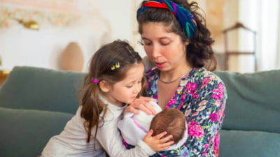 O familie s-a intoxicat în apartament, la scurt timp după mutare. „Am luat un credit pe 20 de ani ca să trăiesc într-o toaletă”