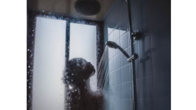 Se încinge scandalul dintre bucureșteni și primărie din cauza caloriferelor reci. „Plătim ca fraierii!” strigă oamenii. Apa „călduță” e mai ieftină, insistă PMB