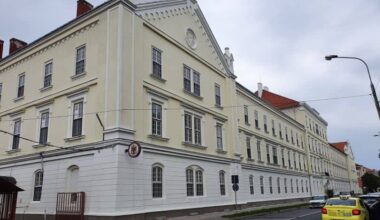 Medic de la Spitalul Militar Sibiu, prins în flagrant în timp ce primea mită pentru o operație