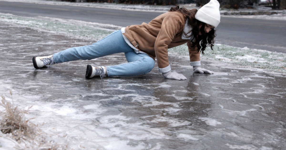 Ce amenzi s-au dat în București celor care nu au curăţat trotuarele de zăpadă şi gheaţă