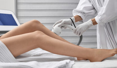 Zeci de femei au fost filmate pe ascuns în saloane de înfrumusețare din Bulgaria și imaginile postate pe site-uri pentru adulți