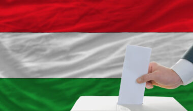 Maghiarii din România și-ar putea pierde dreptul de vot în alegerile din Ungaria: propunere controversată în Parlamentul din Budapesta