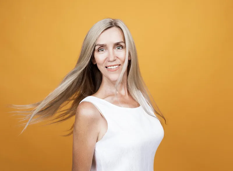 Pensionară fericită la pensie - Foto: Freepik